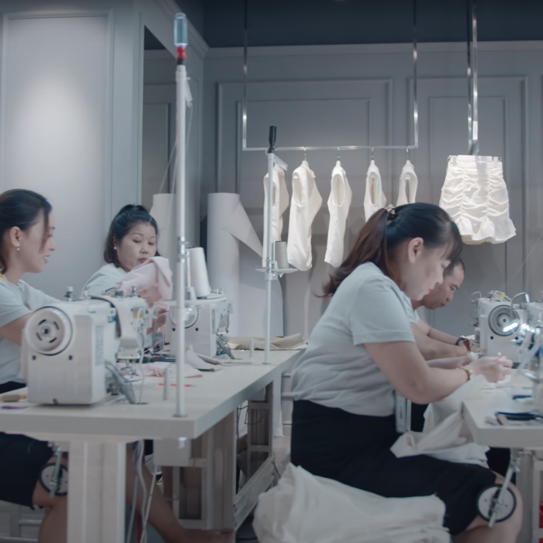 May mẫu tại Công ty thời trang Hoàng Kim